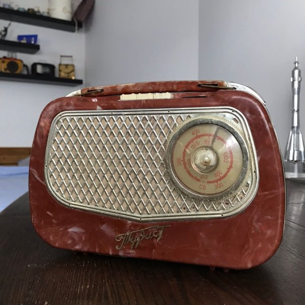 Radio Vintage Portable Bakélite URSS – Touriste