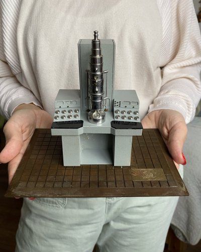 Sculpture Microscope Balayage Electron – Cadeau Scientifique