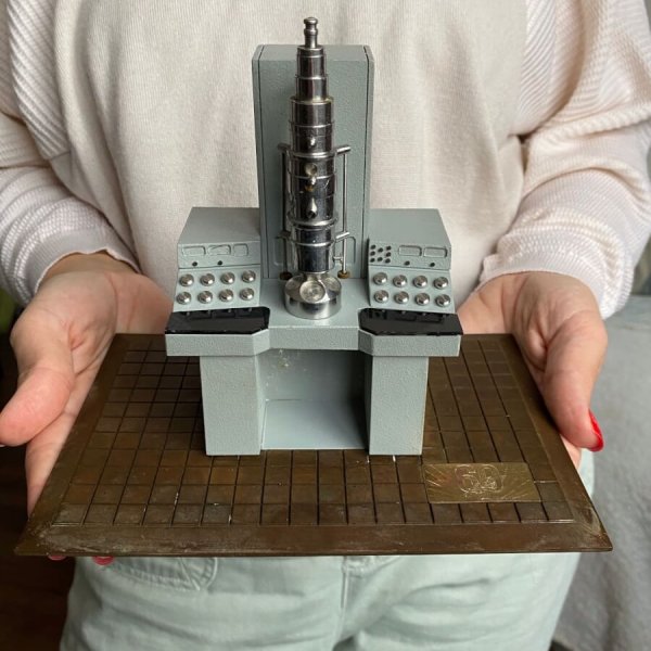 Sculpture Microscope Balayage Electron – Cadeau Scientifique
