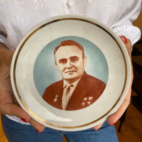 Assiette Porcelaine – Sergei Korolev