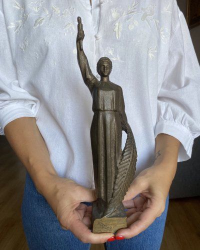 Sculpture – Monument femme URSS – Bronze- Dédicacée