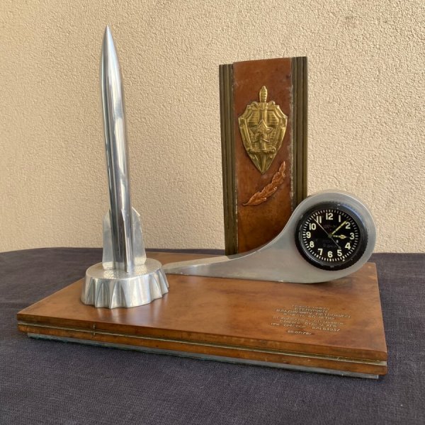 Sculpture Général Division KGB – 1978 – Horloge Tank