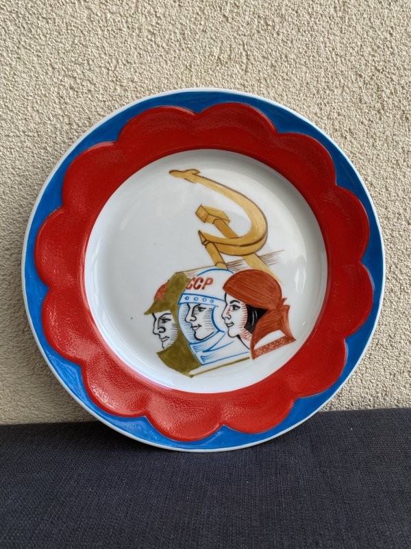 Assiette Peinte Porcelaine - Cosmonaute - Faucille Marteau