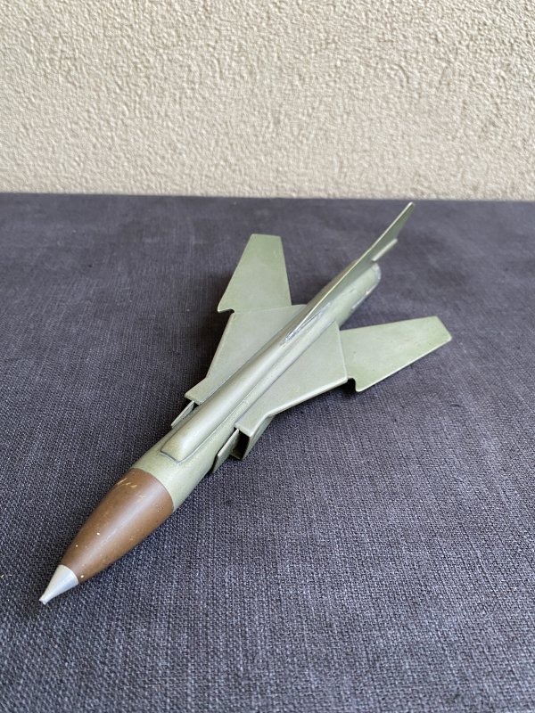 Modèle Métal bakélite - Mig 23