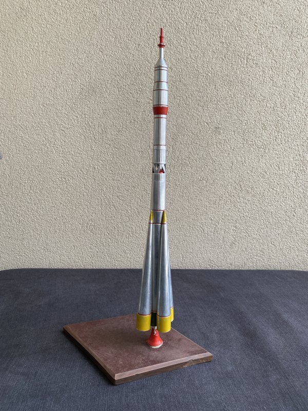 Modèle Fusée Soyuz URSS – Aluminium Bakélite – 45 cm