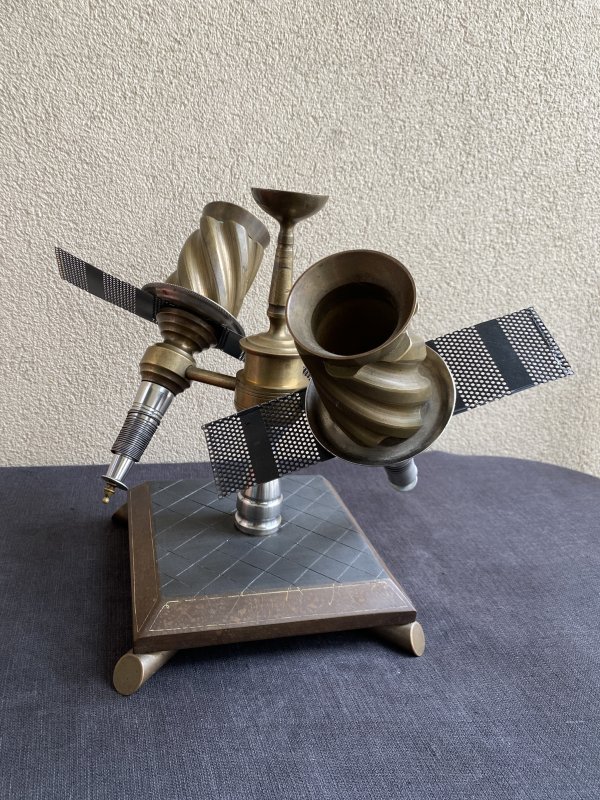 Sculpture -  Station Spatiale Soyuz - Laiton Bakélite – Image 3