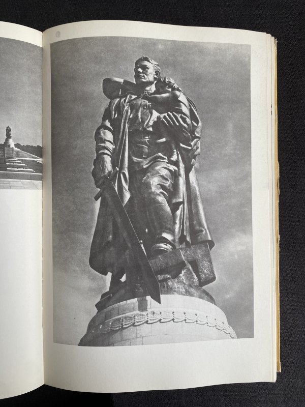 Ouvrage Rare -Monuments de l'URSS - 1969 – Image 3