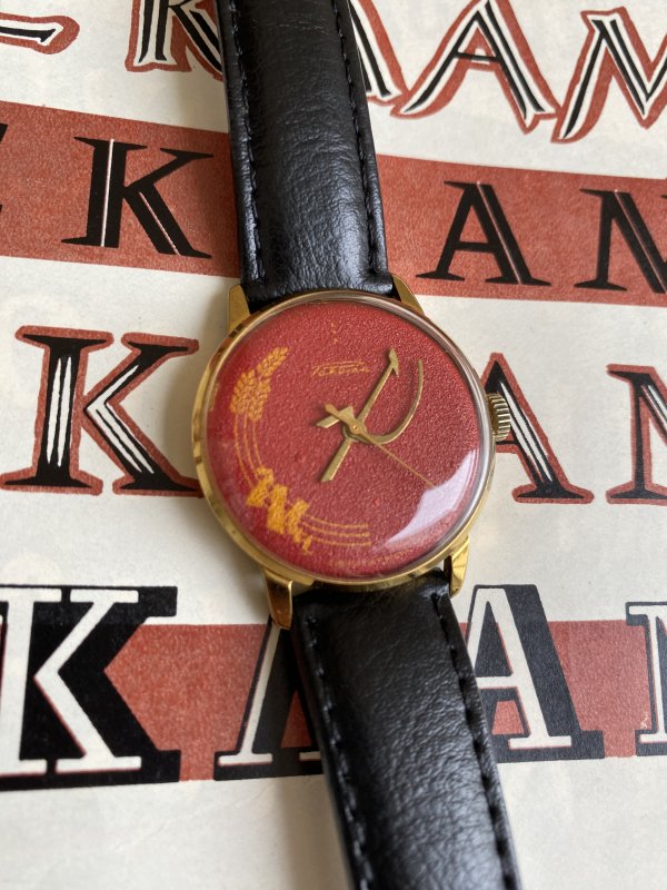 Montre Raketa – Marteau Faucille