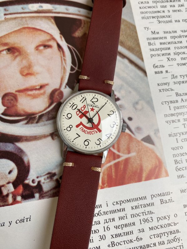 Montre Raketa Glasnost – Marteau Faucille