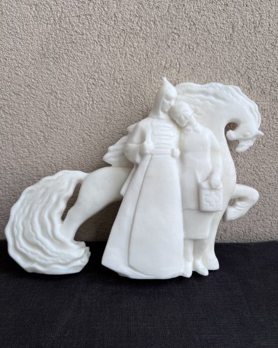 Sculpture Résine Soviétique - Romance Rouge