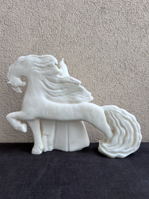 Sculpture Résine Soviétique - Romance Rouge – Image 5
