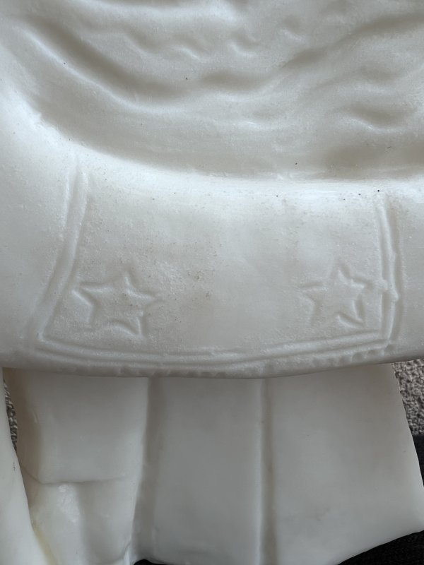 Sculpture Résine Soviétique - Romance Rouge – Image 6