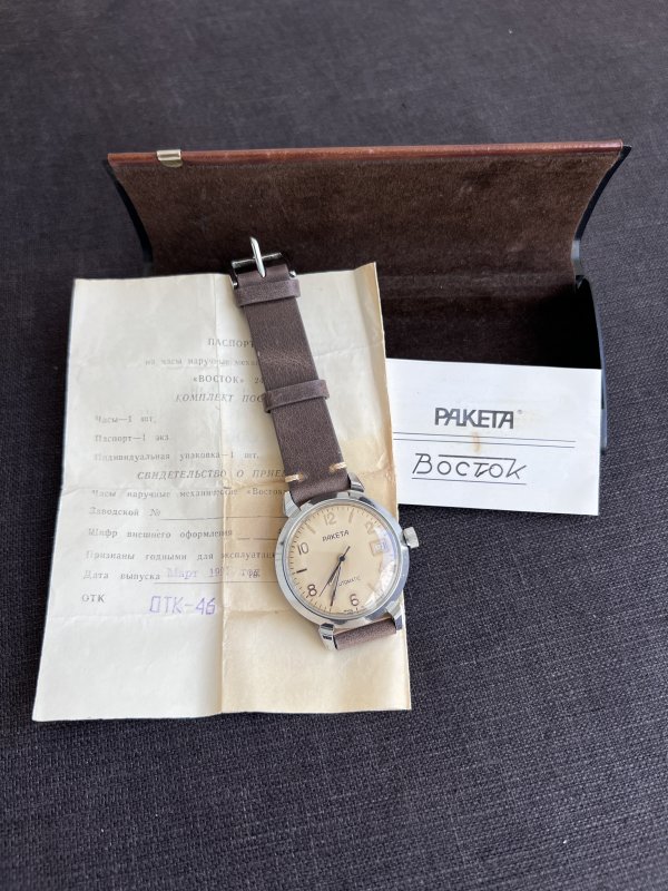 Rare Raketa Vostok - Automatique - Boite Document