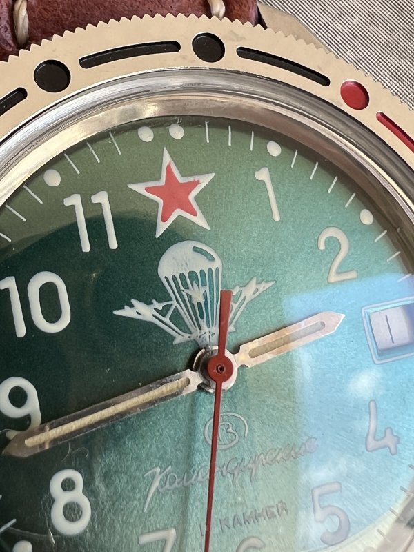 Vostok Komandirskie – Parachutiste - Série Severance – Image 3
