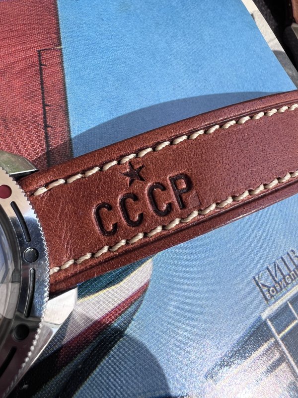 Vostok Komandirskie – Parachutiste - Série Severance – Image 4