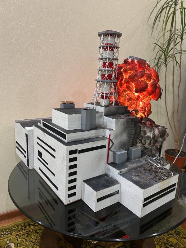 Maquette Diorama - Explosion Réacteur Tchernobyl - Veilleuse – Image 2