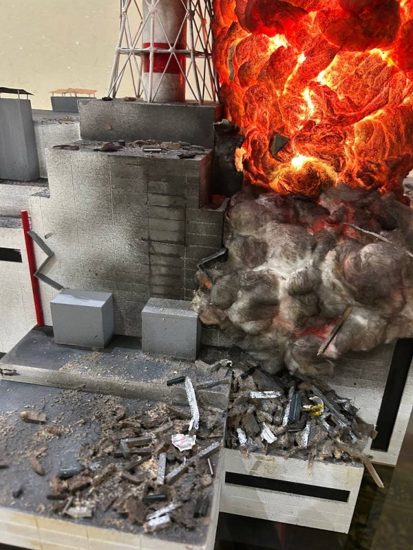 Maquette Diorama - Explosion Réacteur Tchernobyl - Veilleuse – Image 9