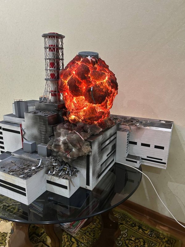 Maquette Diorama - Explosion Réacteur Tchernobyl - Veilleuse – Image 3