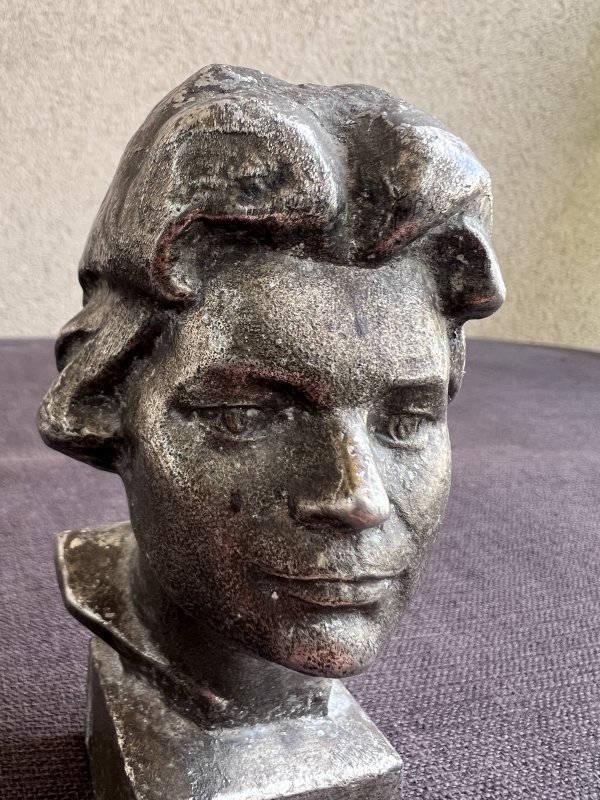 Buste - Valentina Tereshkova – Image 2