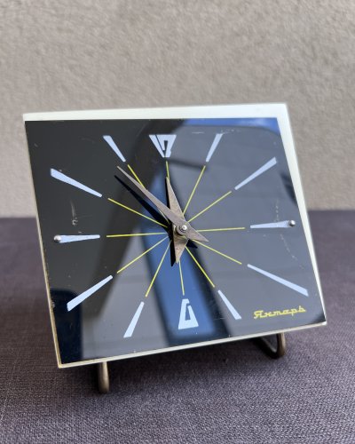 Horloge Bureau Bakélite - Yantar - TV