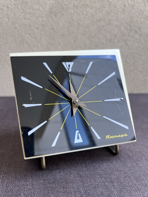 Horloge Bureau Bakélite - Yantar - TV