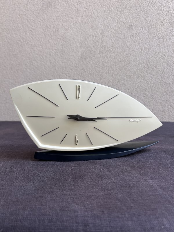 Horloge Yantar - Années 60 - Design - Bakélite