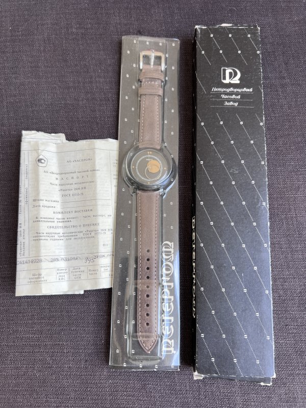 Montre Raketa Copernic – NOS – Noire