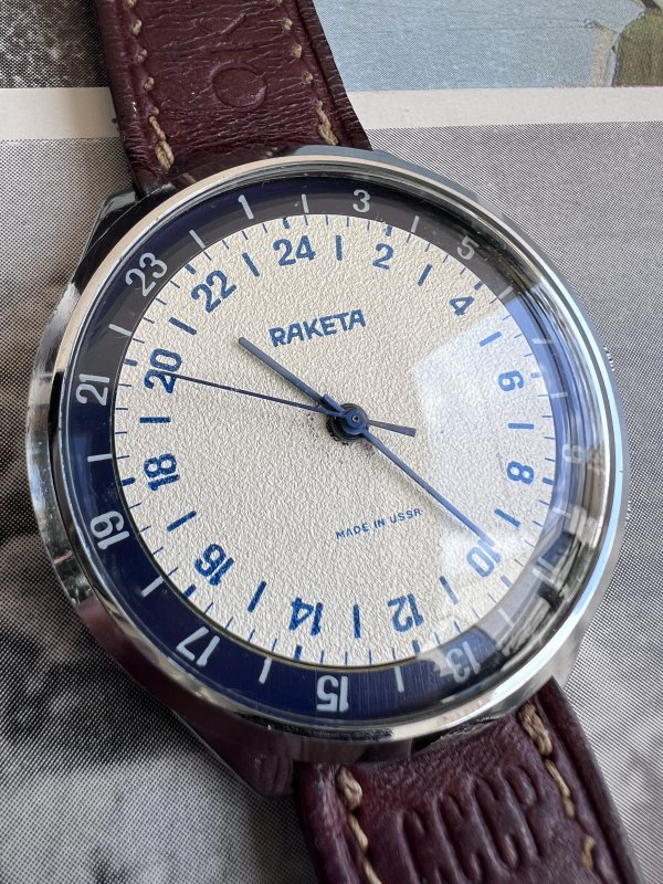 Montre Raketa – Mouvement 24 Heures – Cercle Arctique – Bracelet d'origine – Image 2