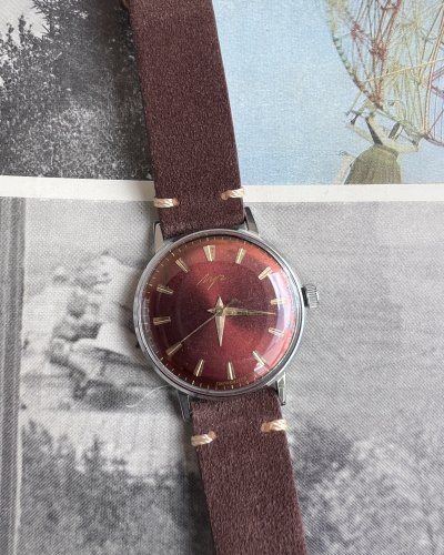 Montre Luch - 2209 - Rouge - Certificat Entretien