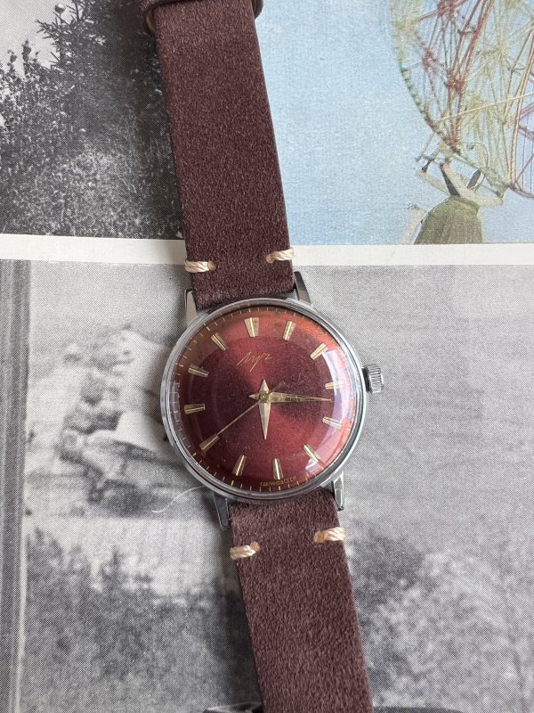Montre Luch - 2209 - Rouge - Certificat Entretien