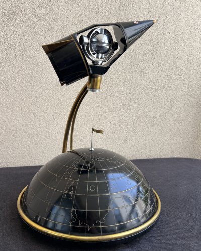 Globe - Fusée Vostok - MZEMA Moscou - Evgenii Mazur