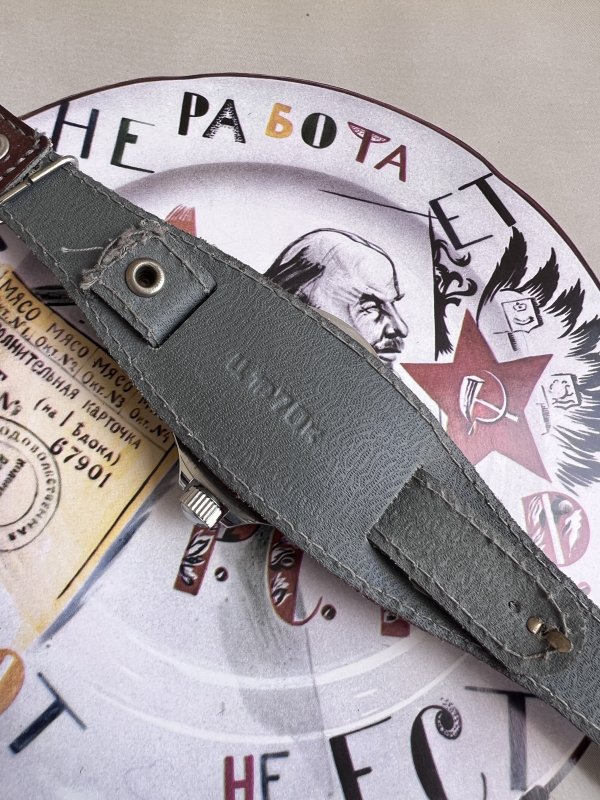 Vostok Komandirskie – Parachutiste – Série Severance - Bracelet Boussole – Image 5