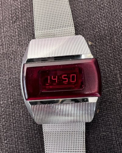 Montre Elektronika 1 – Pulsar – LED