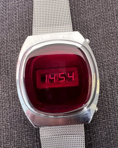 Montre Elektronika 1 – Pulsar – LED - Hublot