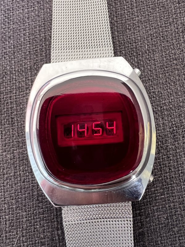 Montre Elektronika 1 – Pulsar – LED - Hublot