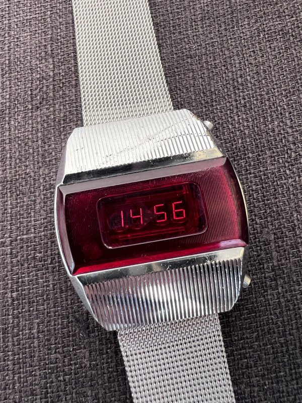 Montre Elektronika 1 – Pulsar – LED