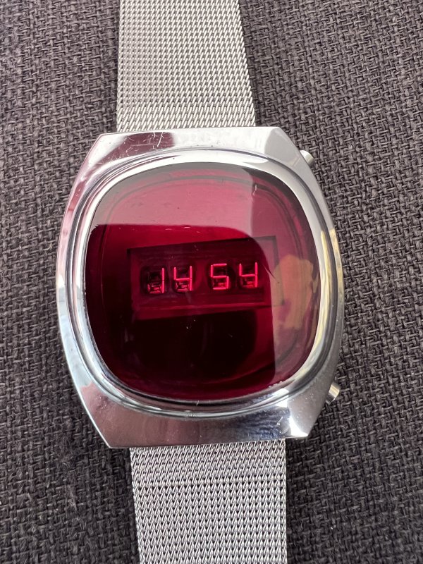 Montre Elektronika 1 – Pulsar – LED - Hublot