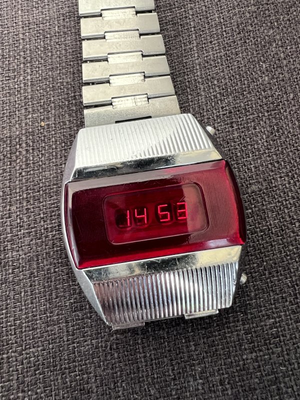 Montre Elektronika 1 - Pulsar - LED