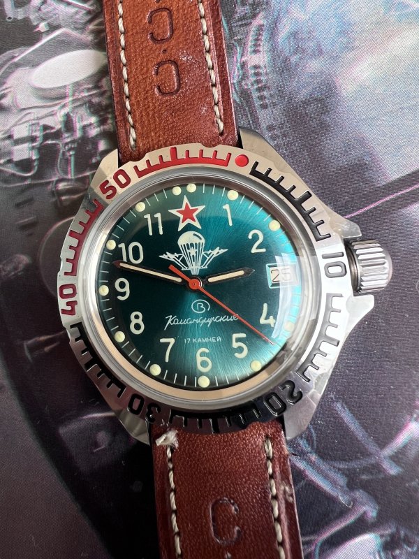 Vostok Komandirskie – Parachutiste – Série Severance – Image 2