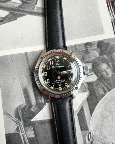 Montre Vostok Komandirskie Noire – Étoile Rouge